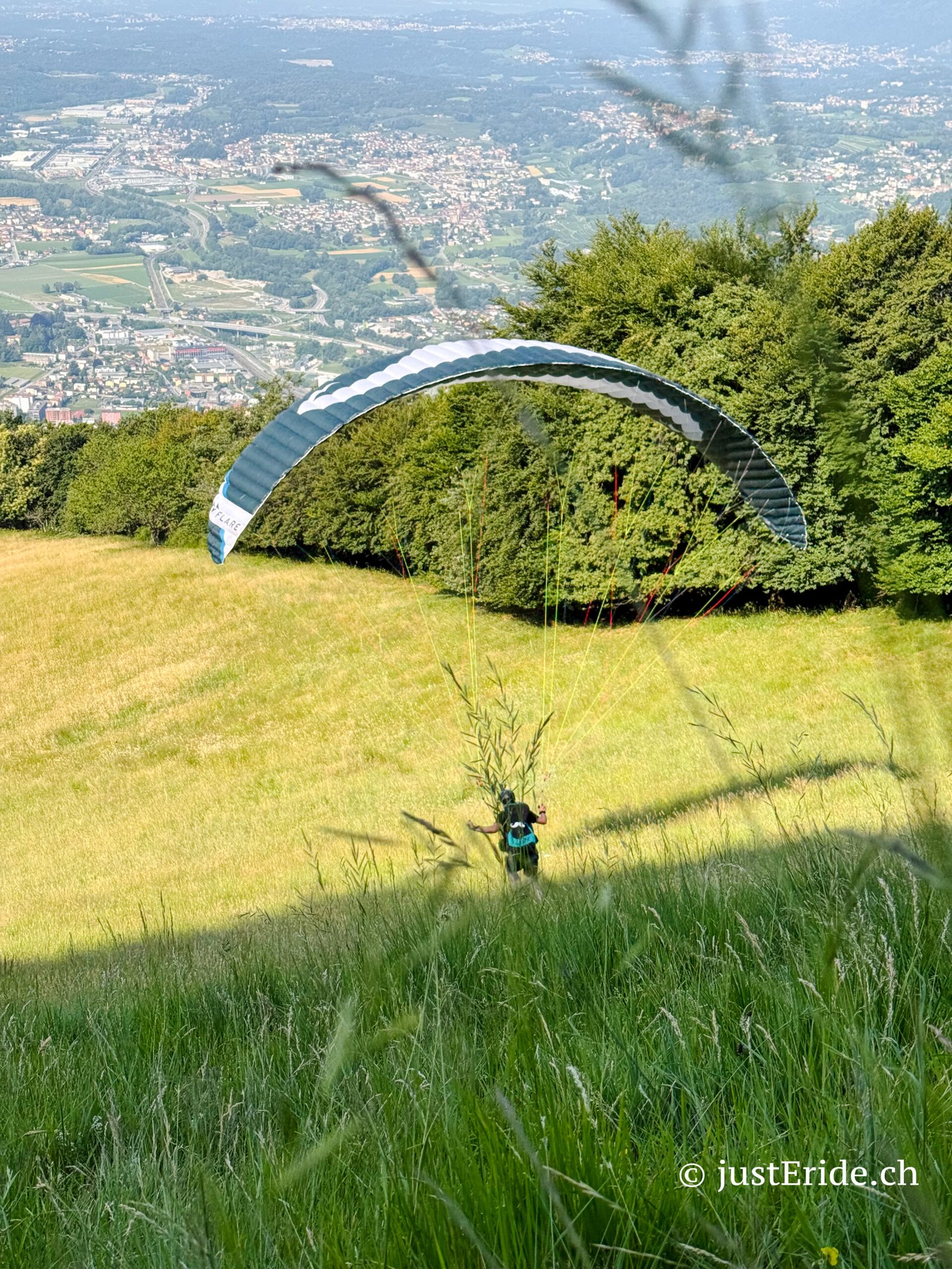 flying from Alpe di Caviano with flair